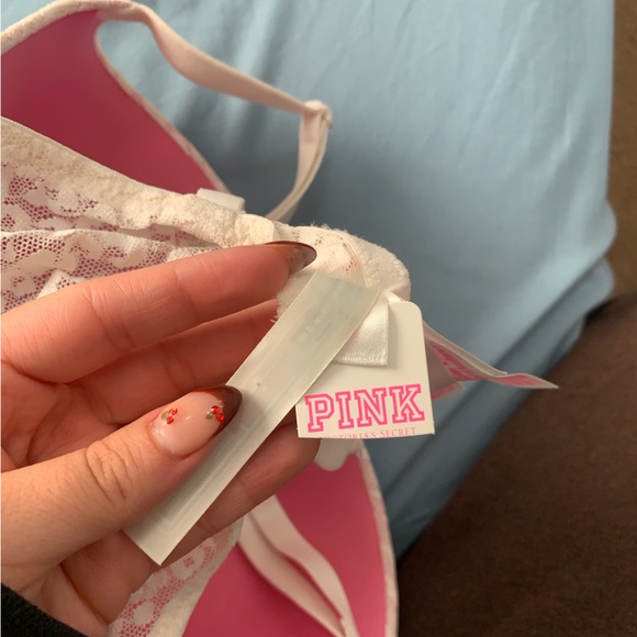 Victoria Secret - White Lace Cup Bra - Picture 5 of 5